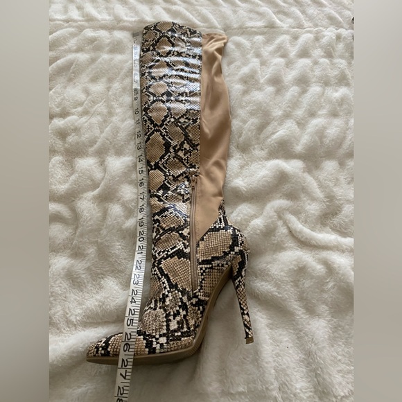 GORGEOUS PYTHON OVER THE KNEE BOOTS 7 1/2 - Picture 10 of 10